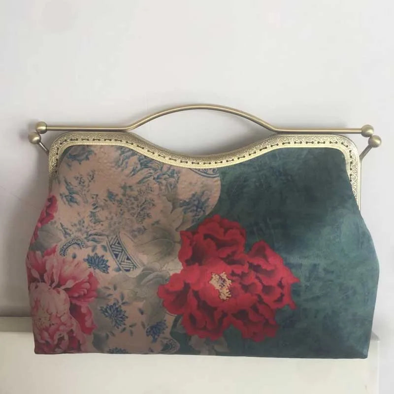 Vintage Metal Designer Bag Hand Shell Lock Women's Handbags Purses Chain Women Shoulder Crossbody 23KSBG62
