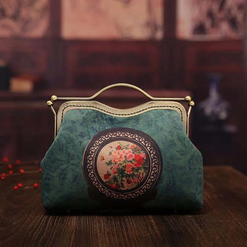 Vintage Metal Designer Bag Hand Shell Lock Women's Handbags Purses Chain Women Shoulder Crossbody 23KSBG62