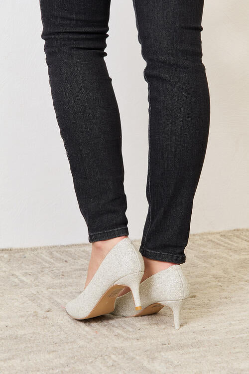 2b1ac59b5d914027b9976ecb940f2aed-Min